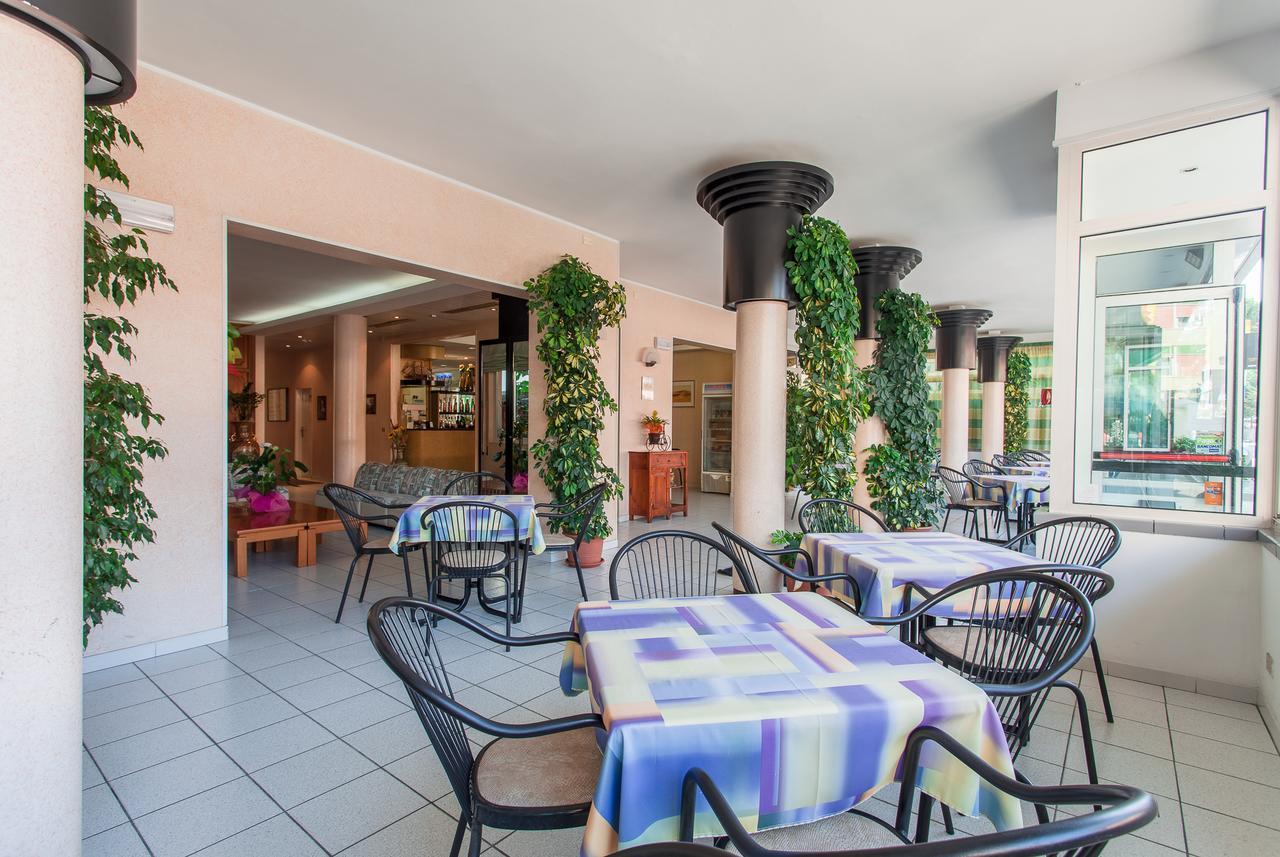 Hotel Benvenuti Gatteo a Mare Luaran gambar