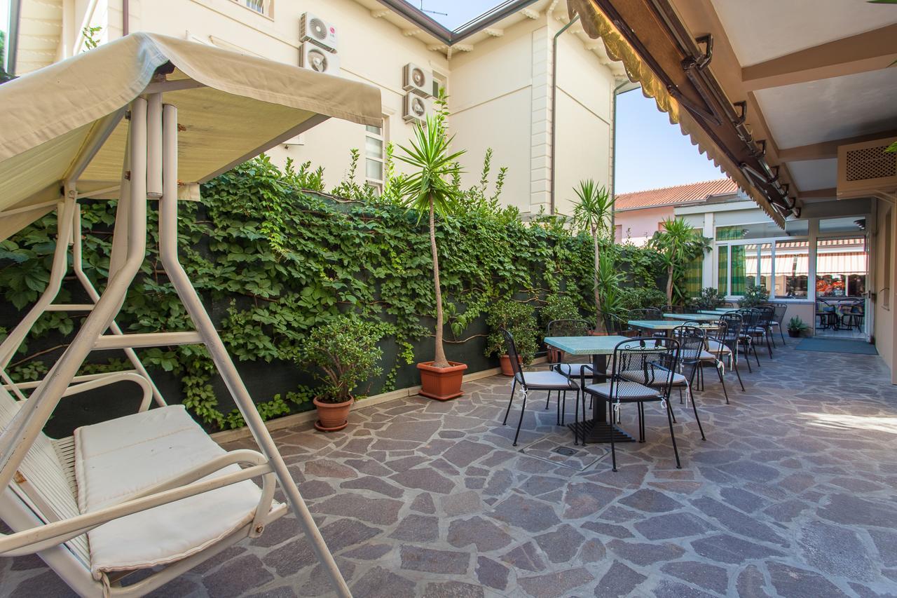 Hotel Benvenuti Gatteo a Mare Luaran gambar