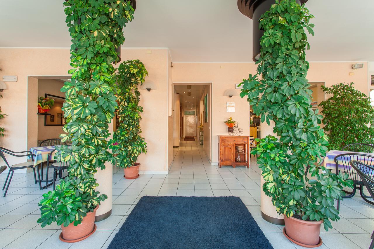 Hotel Benvenuti Gatteo a Mare Luaran gambar