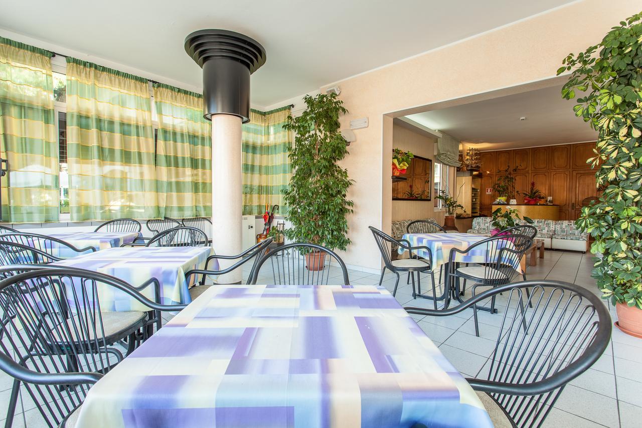 Hotel Benvenuti Gatteo a Mare Luaran gambar