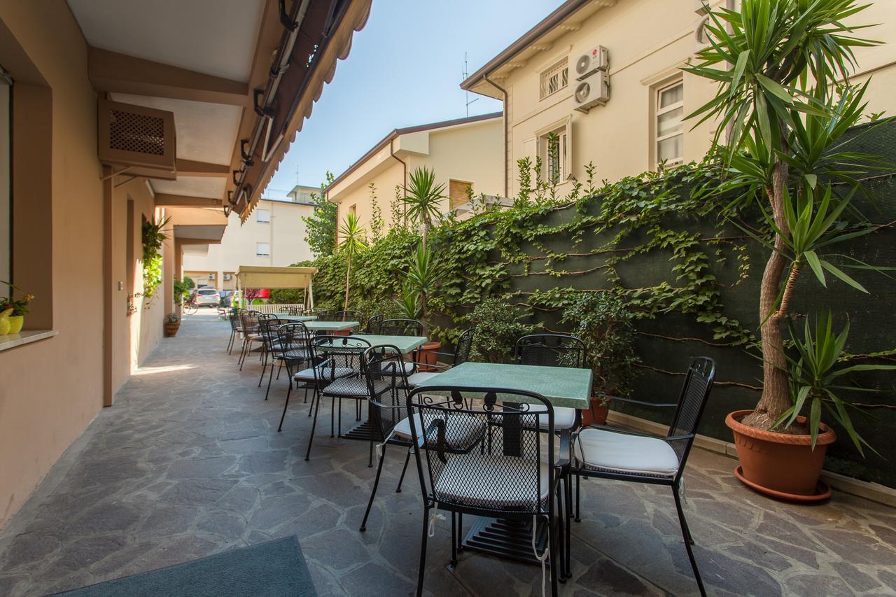 Hotel Benvenuti Gatteo a Mare Luaran gambar