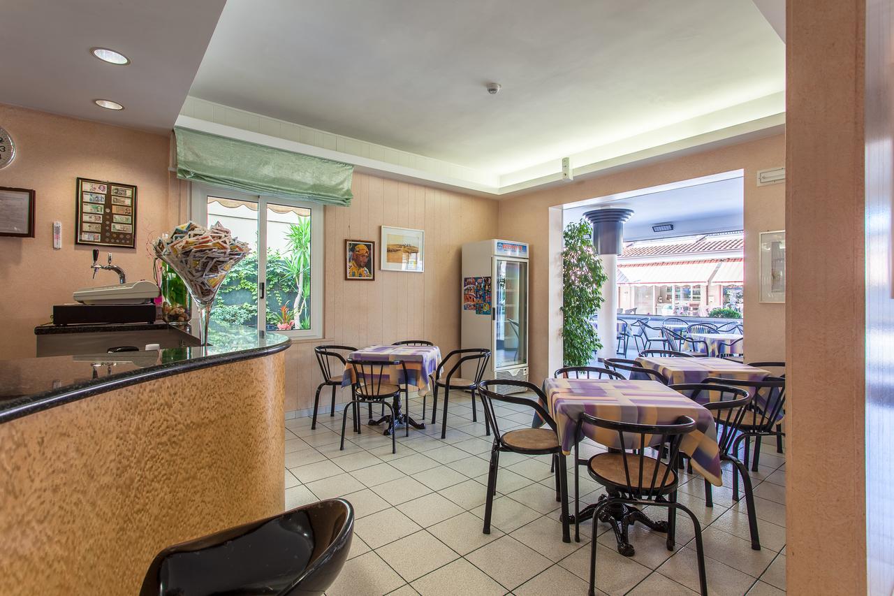 Hotel Benvenuti Gatteo a Mare Luaran gambar