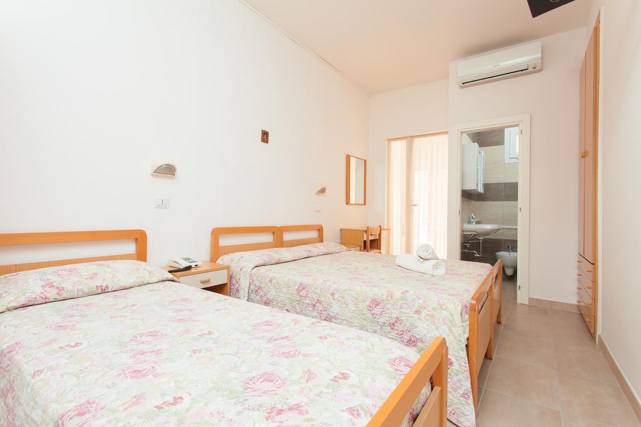 Hotel Benvenuti Gatteo a Mare Luaran gambar